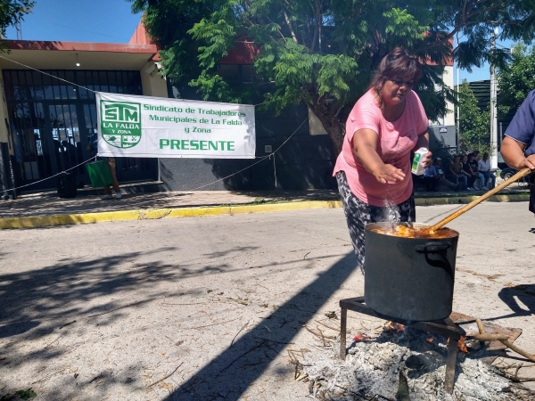 Montoto intenta resolver la situaci&oacute;n con los municipales y dijo que descontar&aacute;n las horas no trabajadas por el paro