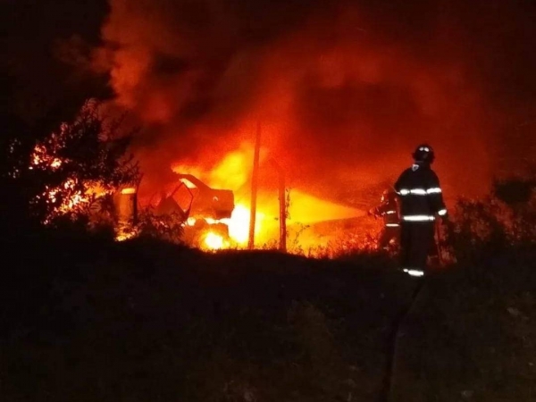 Incendio en el Dep&oacute;sito Judicial de La Falda: 15 veh&iacute;culos quemados por completo