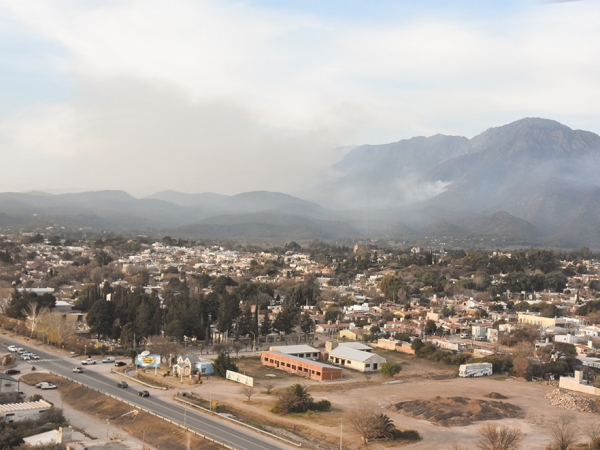 Sin riesgo de interfase, aseguran que est&aacute; siendo controlado el incendio en el Uritorco