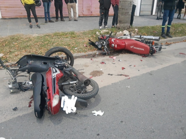 La Falda: dos j&oacute;venes heridos tras un choque entre motos