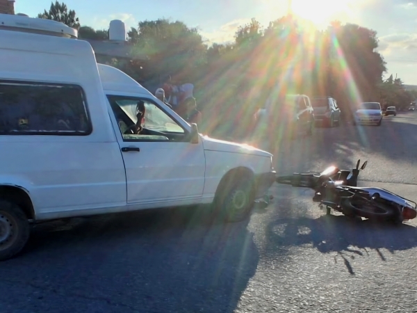 Accidente en La Falda: un motociclista result&oacute; herido