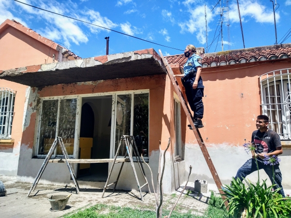 La Falda: los mismos polic&iacute;as trabajan para remodelar la comisar&iacute;a