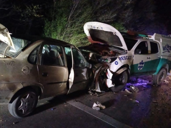 Choque frontal entre un auto y una ambulancia en la ruta 38: seis heridos