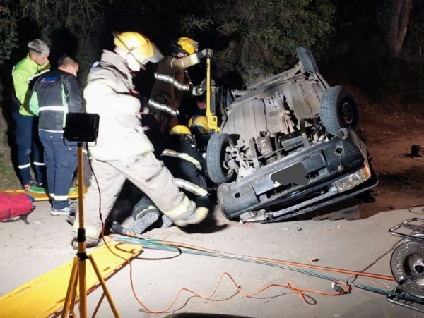 La Falda: autom&oacute;vil dio varios tumbos y una persona result&oacute; herida