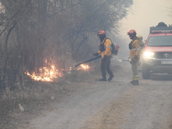 Fue contenido el incendio en La Mezquita y est&aacute; habilitada la autopista C&oacute;rdoba-Carlos Paz