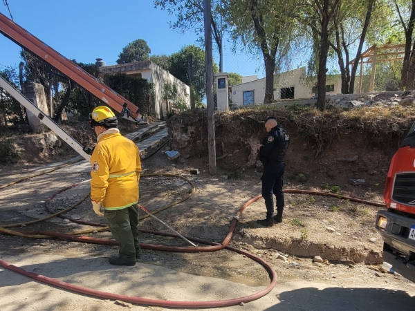 Bomberos de La Falda extinguieron un incendio domiciliario