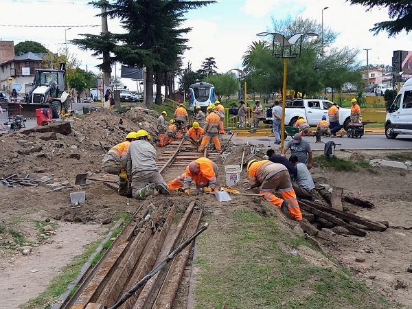 Vuelta del tren: intensifican los trabajos en el cruce de Huerta Grande