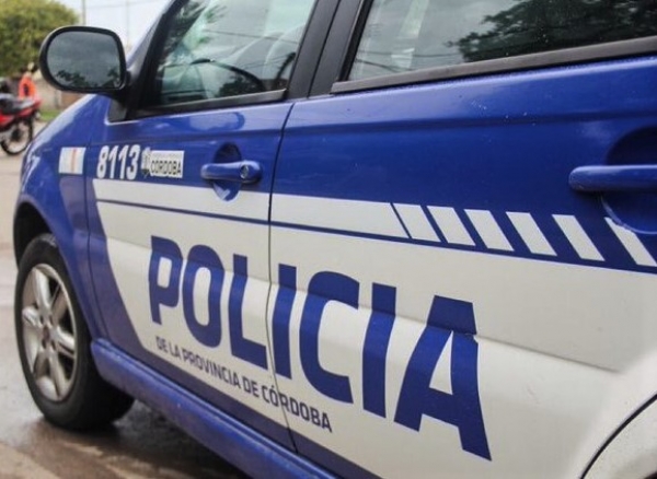 Valle Hermoso: detienen a un sujeto por agredir al personal y romper un m&oacute;vil policial