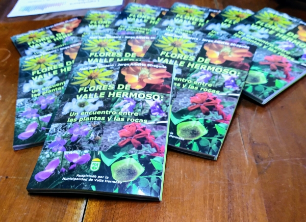 Reconocimiento de la Legislatura de C&oacute;rdoba al libro "Flores de Valle Hermoso"