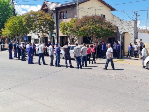 En Villa Giardino se mantiene la asamblea de empleados municipales