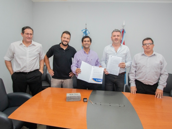 Valle Hermoso avanza en la compra de adoquines