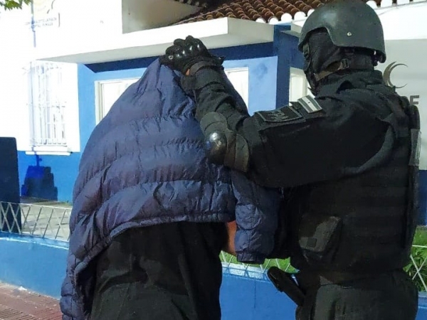 Padre, pareja e hija detenidos por venta de drogas en Huerta Grande