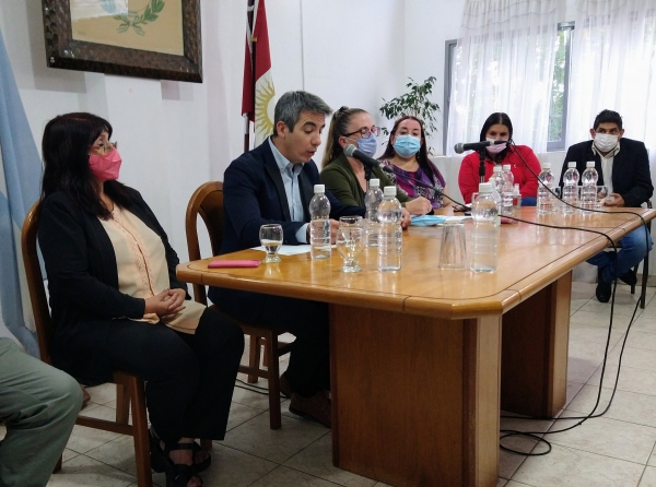 Montoto anunci&oacute; 10 viviendas del Programa Semilla y la red de fibra &oacute;ptica para Huerta Grande