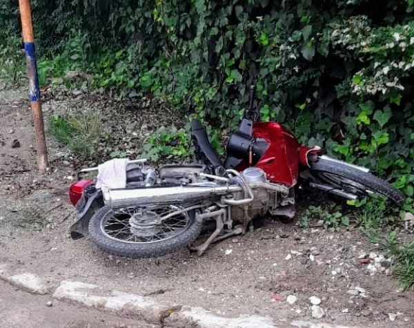 Una motociclista result&oacute; herida tras un accidente en La Falda
