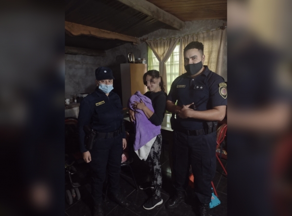 La Cumbre: polic&iacute;as asistieron a una embarazada durante el parto