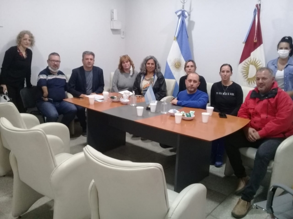 Escuela ProA La Falda: las obras siguen sin concretarse y algunos padres se reunieron con el intendente