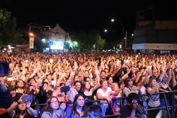 Confirman espect&aacute;culos musicales y artistas callejeros para el verano
