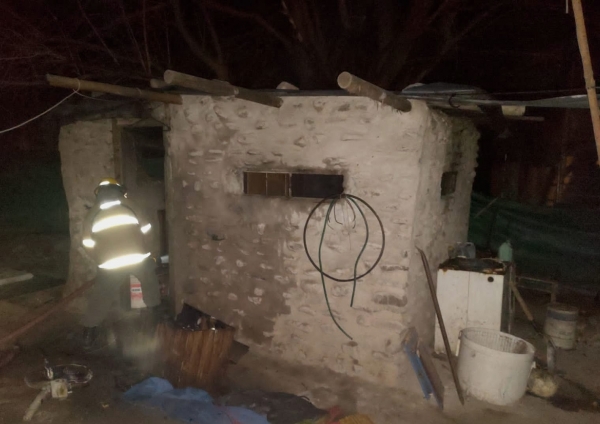Un hombre muri&oacute; tras el incendio de su casa en Capilla del Monte