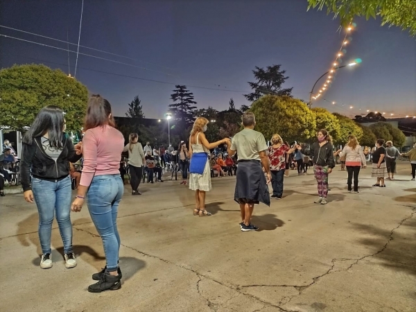 Llega un nuevo viernes de folklore en Valle Hermoso