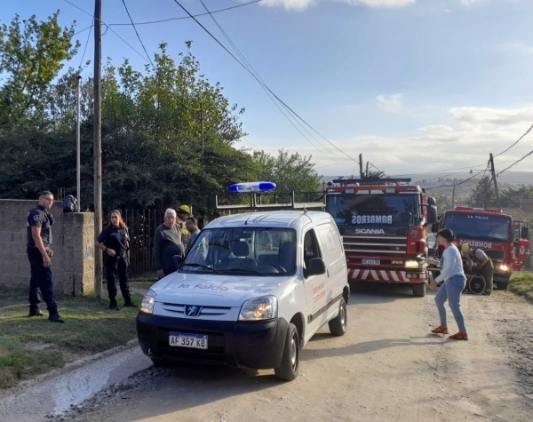 Incendio domiciliario en La Falda: un hombre result&oacute; herido