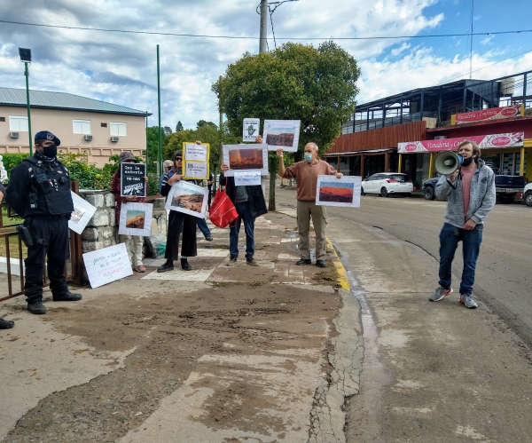 Banderazo en contra del proyecto de la Autov&iacute;a de Punilla