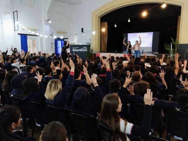 Se brind&oacute; una capacitaci&oacute;n sobre Prevenci&oacute;n de Grooming en Villa Giardino
