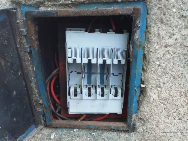 Villa Giardino: por el robo de un tablero el&eacute;ctrico y destrozos hay varios sectores sin agua