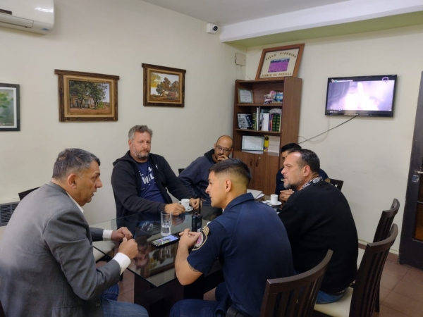 Provincia entreg&oacute; 8 kits de videovigilancia a Villa Giardino