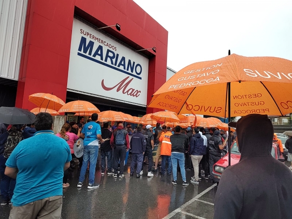 Protesta de guardias de seguridad en el Mariano Max de Valle Hermoso: amenazan con hacer un acampe