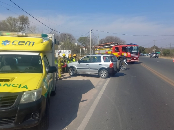 Cruz&oacute; en doble l&iacute;nea amarilla en la ruta 38 y provoc&oacute; un accidente: un herido