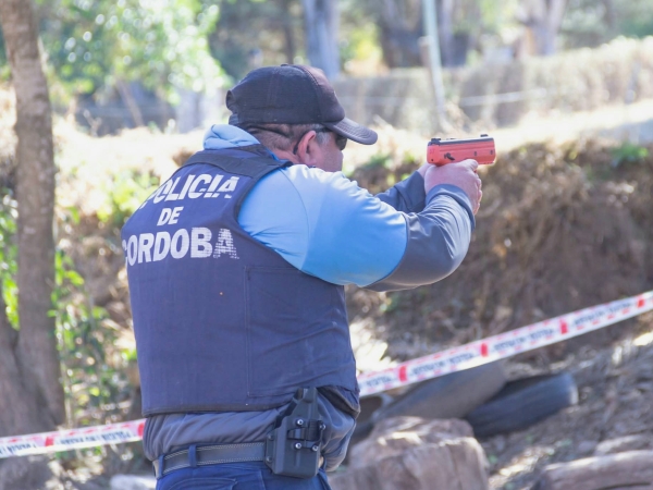 Tras la capacitación, agentes de la Guardia Local de La Falda podrán utilizar armas menos letales