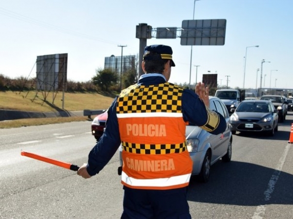 "Hacele la multa por pelotudo": pol&eacute;mica en un control de la Polic&iacute;a Caminera (video)