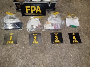 Detuvieron a un hombre que vend&iacute;a drogas en una plaza c&eacute;ntrica de Cosqu&iacute;n