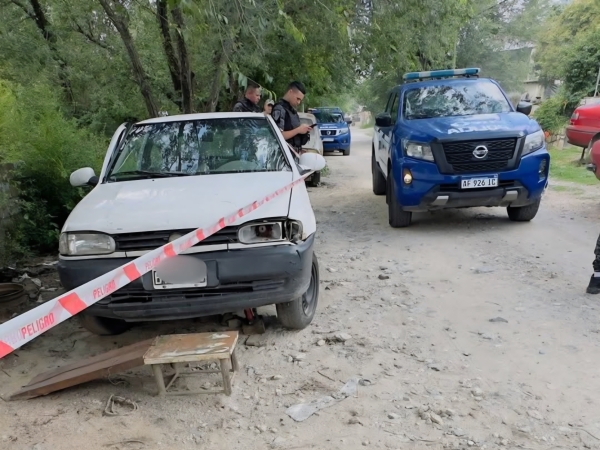 Investigan la muerte de un hombre en La Falda: lo encontraron en el interior de un auto