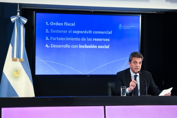 Massa: "Los principios son orden fiscal, super&aacute;vit comercial, fortalecimiento de reservas y desarrollo con inclusi&oacute;n"