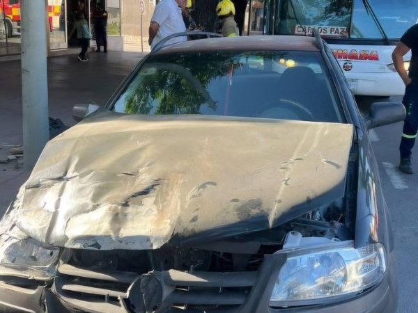 Automovilista ebrio choc&oacute; a un colectivo en la ruta 38