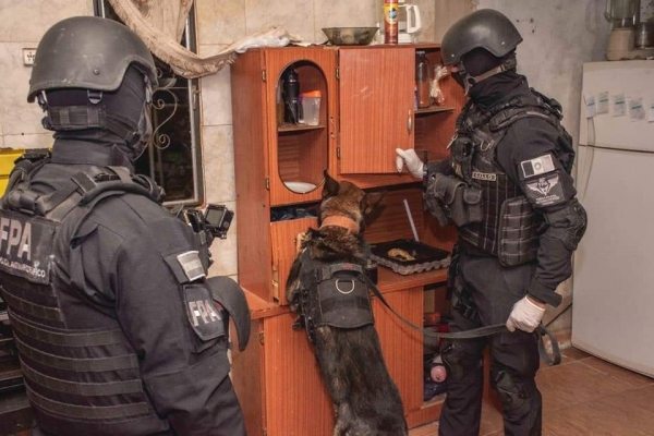 Pareja detenida por venta de drogas en Cosqu&iacute;n