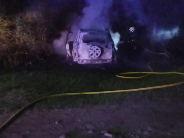 Robaron a una familia en La Falda, abandonaron el veh&iacute;culo en Casa Grande y le prendieron fuego