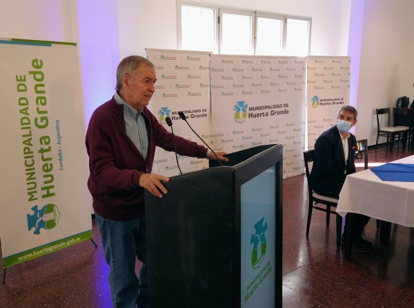 Huerta Grande: el gobernador Schiaretti firm&oacute; convenios por obras viales y construcci&oacute;n de 10 viviendas