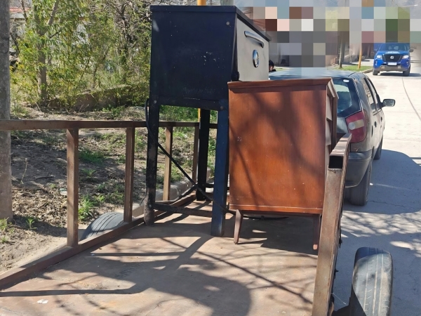 Robaron en una casa de Cosquín y se llevaban las cosas en un trailer: hay tres detenidos