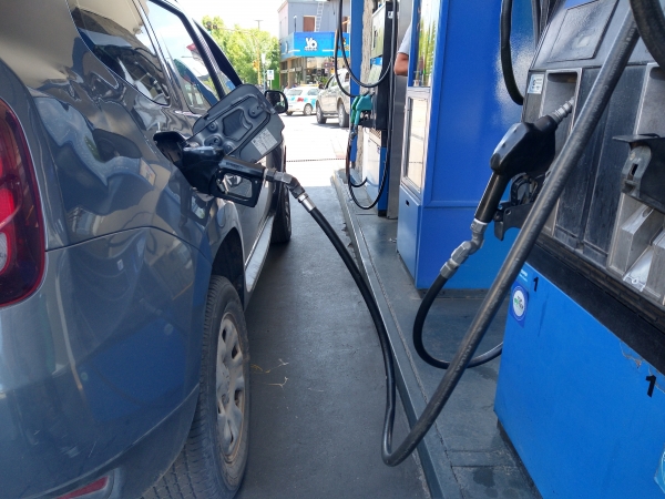 YPF aplic&oacute; un nuevo aumento en el precio de los combustibles