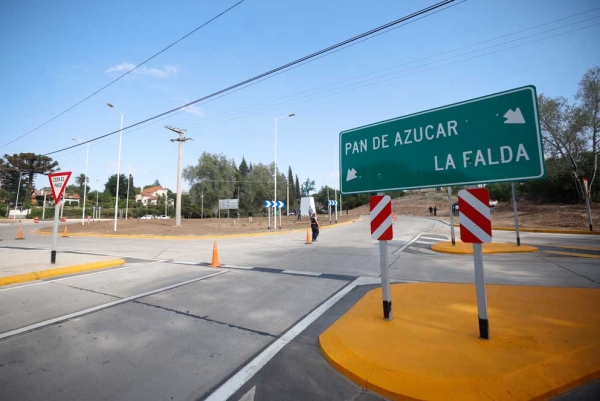 Cosqu&iacute;n: Schiaretti habilit&oacute; obras viales y entreg&oacute; viviendas