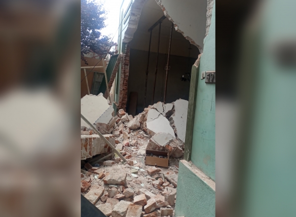 Cosqu&iacute;n: se le cay&oacute; una pared encima y termin&oacute; en el hospital