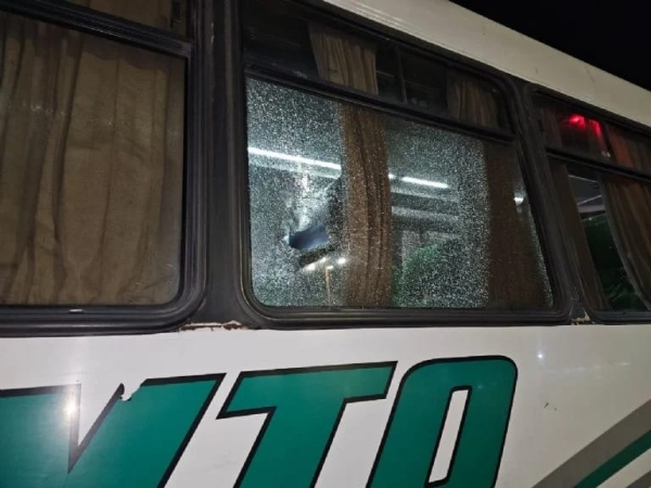 Estancia Vieja: apedrearon un colectivo y un ni&ntilde;o de 7 a&ntilde;os result&oacute; herido