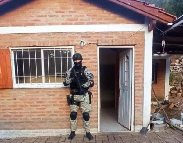 Detienen a un hombre en Capilla del Monte por tenencia de &eacute;xtasis, LSD, coca&iacute;na y marihuana