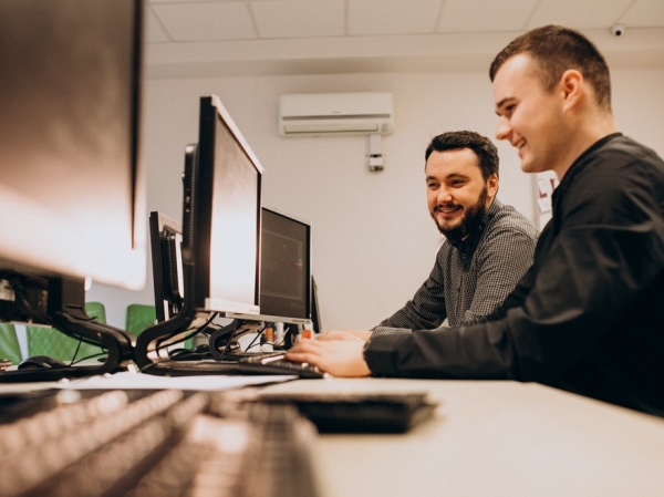 Lanzan segundo curso de la formaci&oacute;n gratuita en Programaci&oacute;n Full Stack