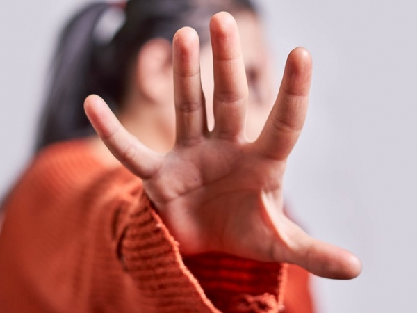 Huerta Grande: denuncian a un hombre por secuestrar y amenazar a su ex pareja con un cuchillo