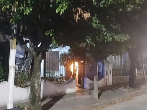 La Falda: bomberos extinguieron el incendio de una garrafa en una vivienda