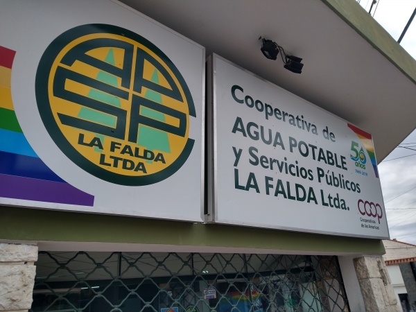 La Cooperativa de La Falda realiza trabajos de expurgue en un sector de la ciudad