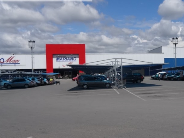 Valle Hermoso: robaron dinero y tarjetas de una camioneta en el estacionamiento de un supermercado